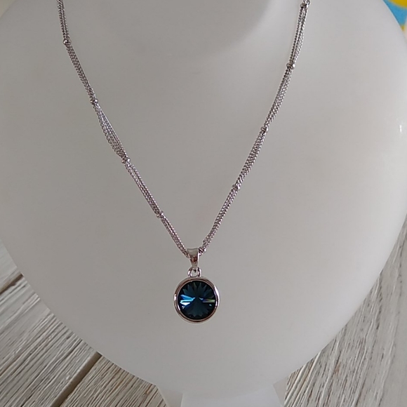 Back in stock!!  Popular Sapphire Blue Swarovski CRYSTAL/Pendant/NECKLACE - Picture 2 of 7